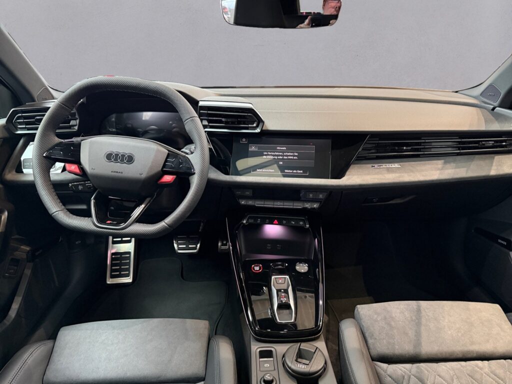 Audi RS3 Exposé-Bild 10