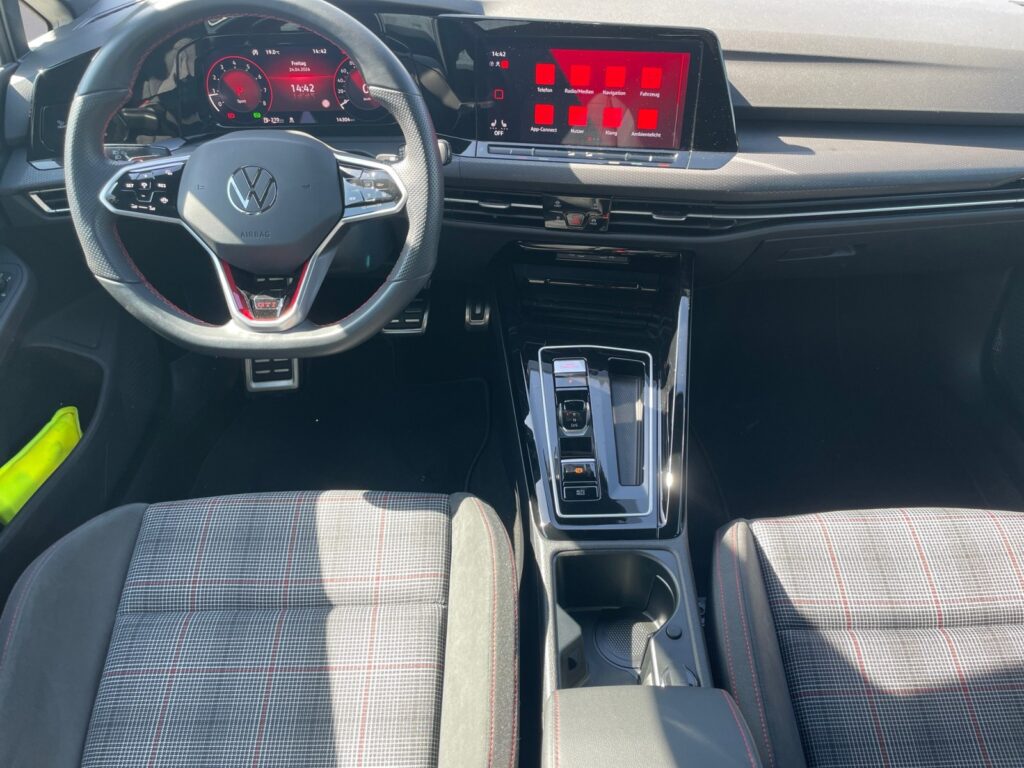 VW Golf Exposé-Bild 10