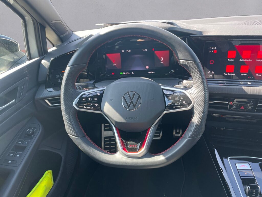 VW Golf Exposé-Bild 12