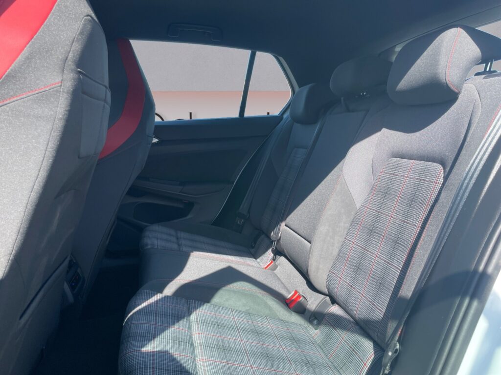 VW Golf Exposé-Bild 13