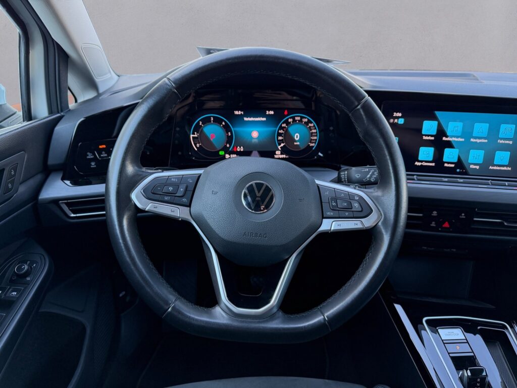 VW Golf Exposé-Bild 12