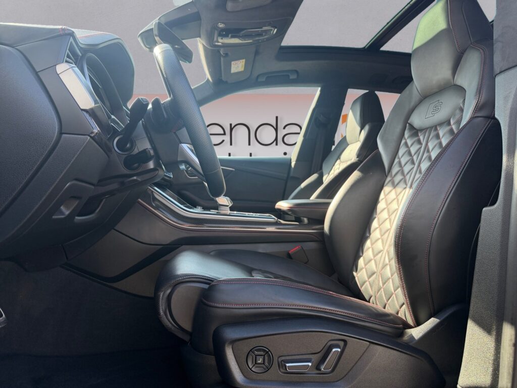 Audi Q8 Exposé-Bild 9