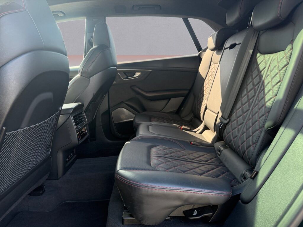 Audi Q8 Exposé-Bild 13