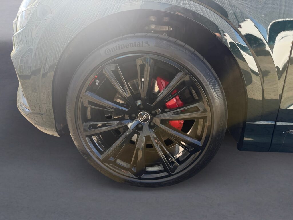 Audi Q8 Exposé-Bild 14