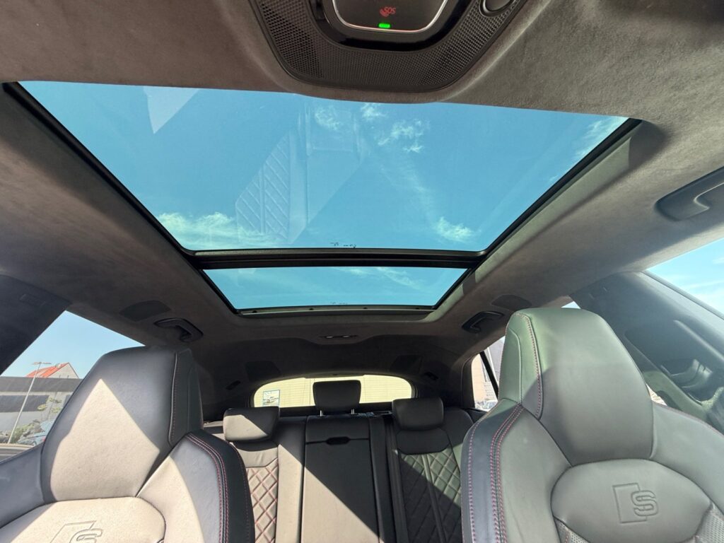 Audi Q8 Exposé-Bild 17