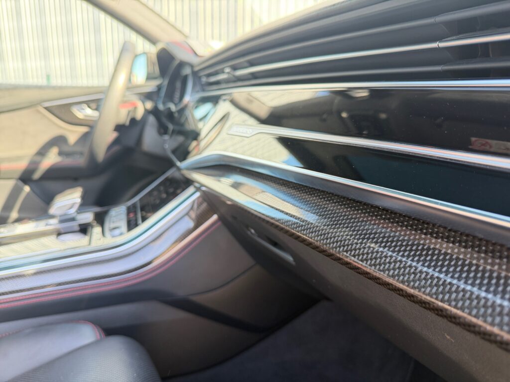Audi Q8 Exposé-Bild 18