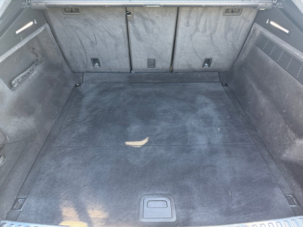 Audi Q8 Exposé-Bild 20