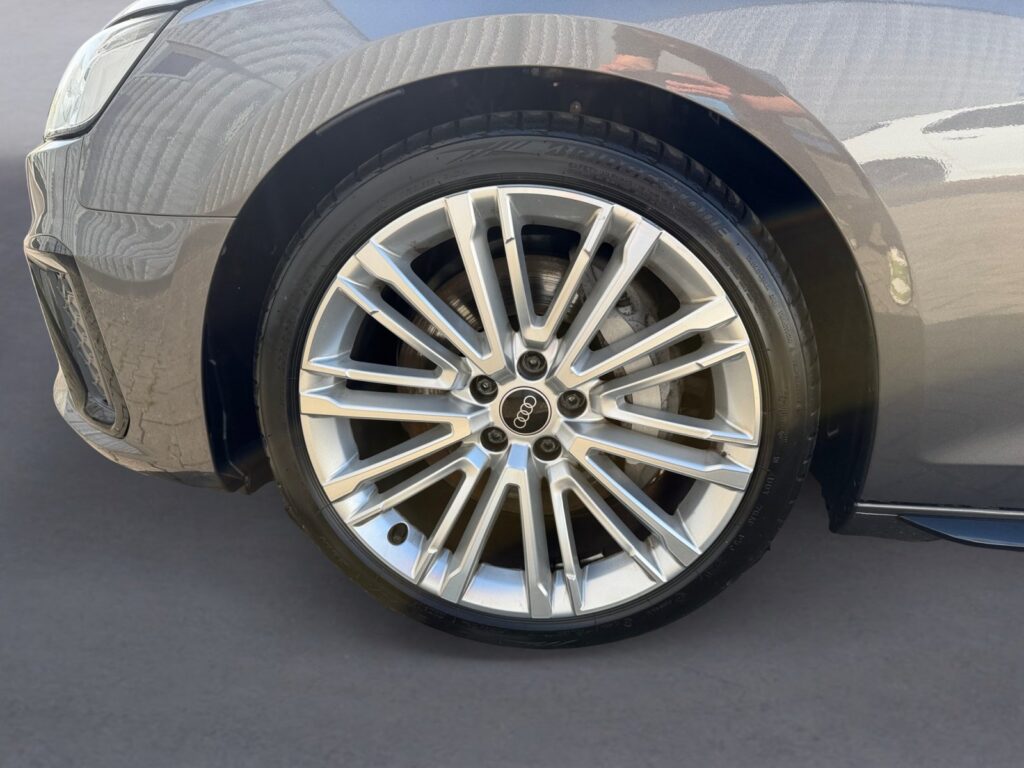 Audi A4 Exposé-Bild 14