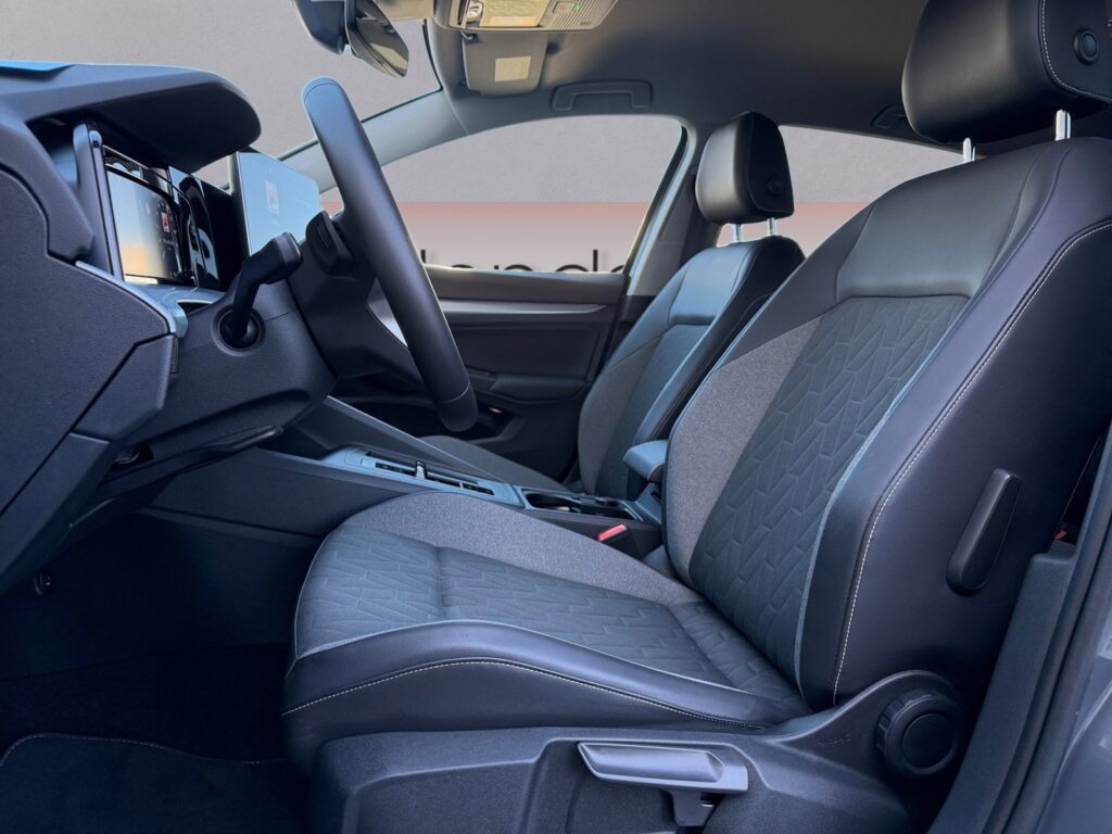 VW Golf Exposé-Bild 9