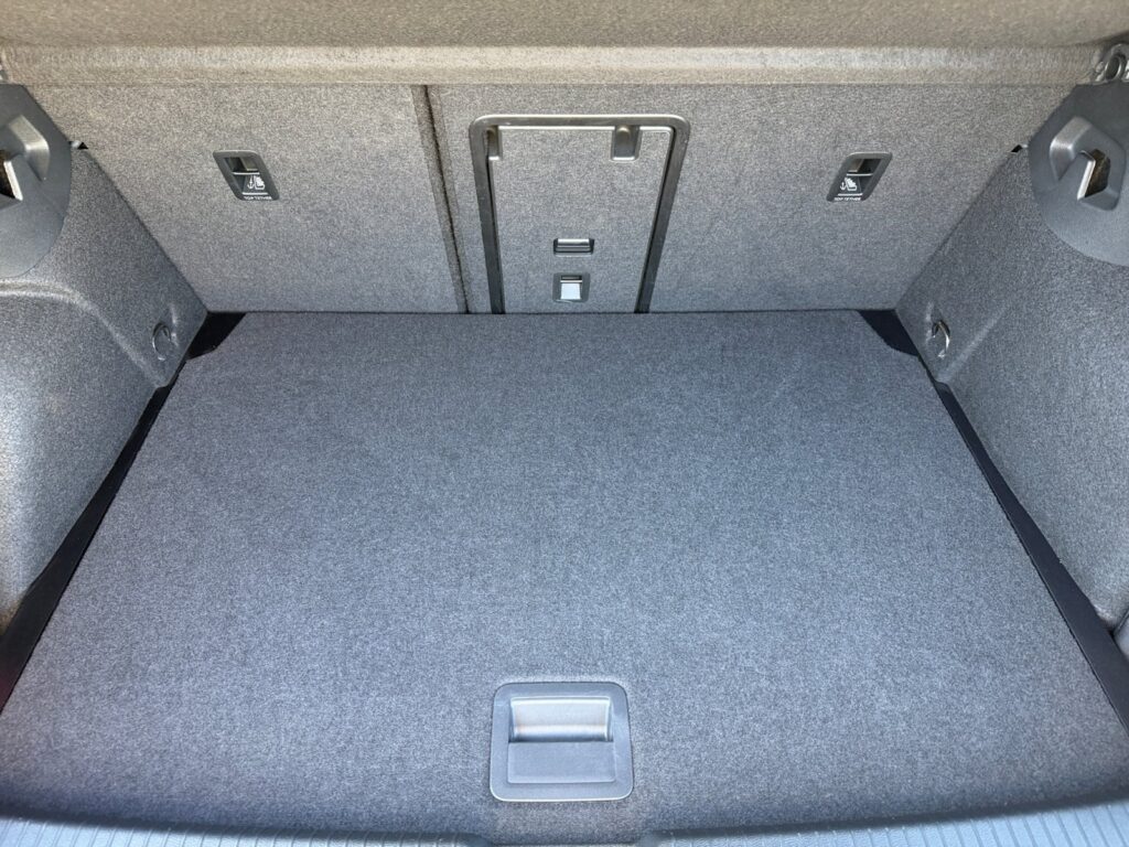 VW Golf Exposé-Bild 16