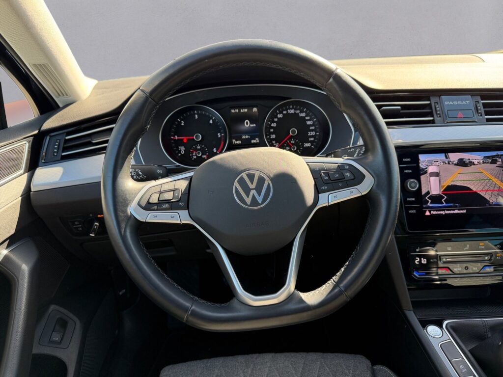 VW Passat Variant Exposé-Bild 12