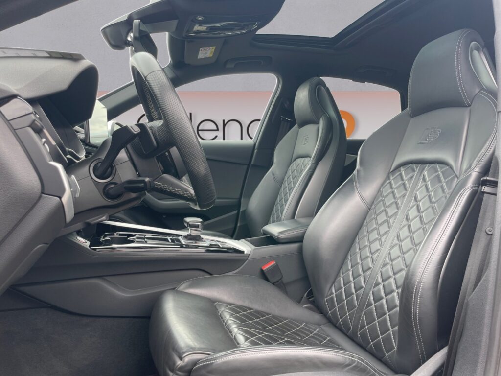 Audi S4 Exposé-Bild 9