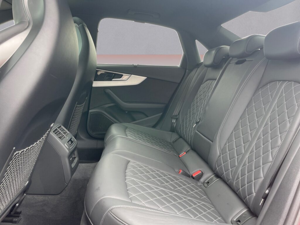 Audi S4 Exposé-Bild 13