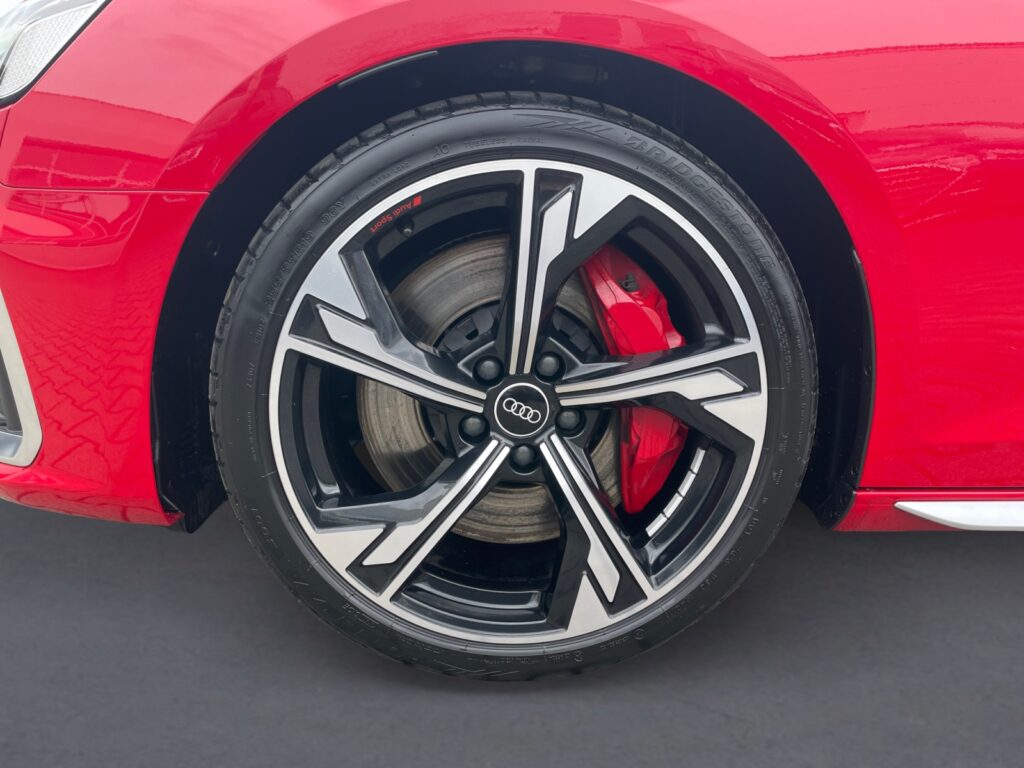 Audi S4 Exposé-Bild 14