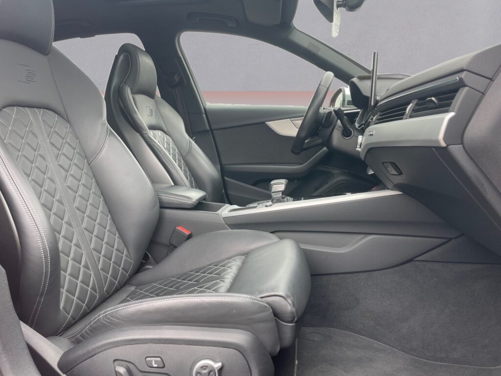 Audi S4 Exposé-Bild 15