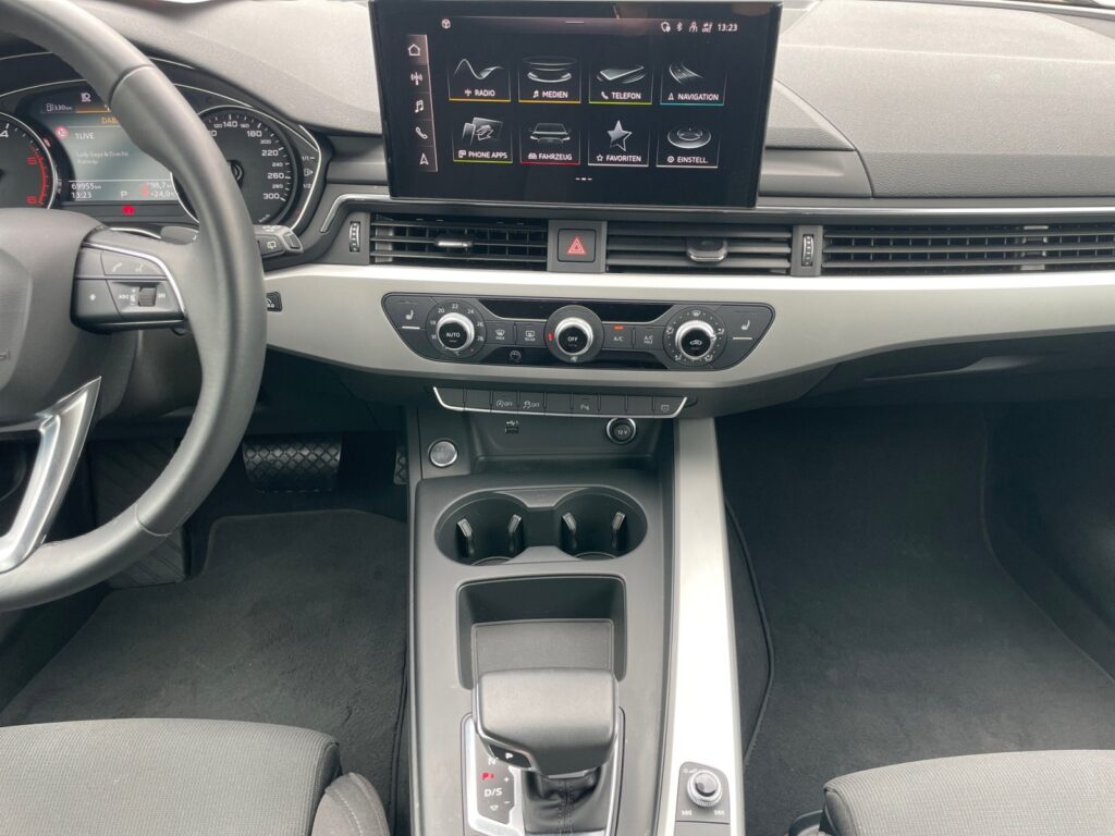 Audi A4 Exposé-Bild 11