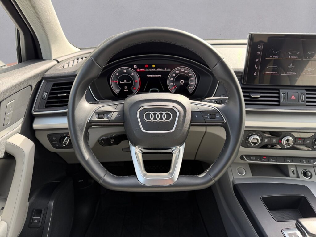 Audi Q5 Exposé-Bild 12