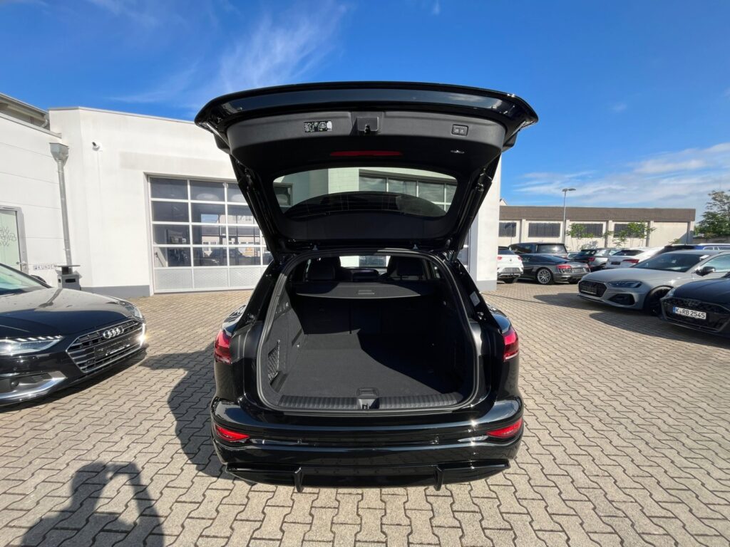 Audi Q6 e-tron Exposé-Bild 16