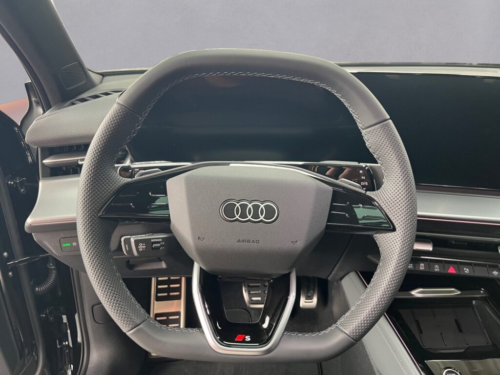 Audi Q3 Exposé-Bild 11
